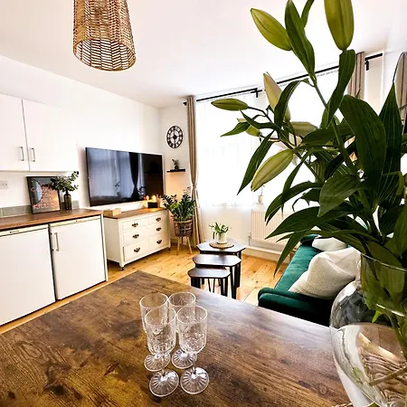 Minimalistic Apartment In Crystal Palace Лондон Экстерьер фото