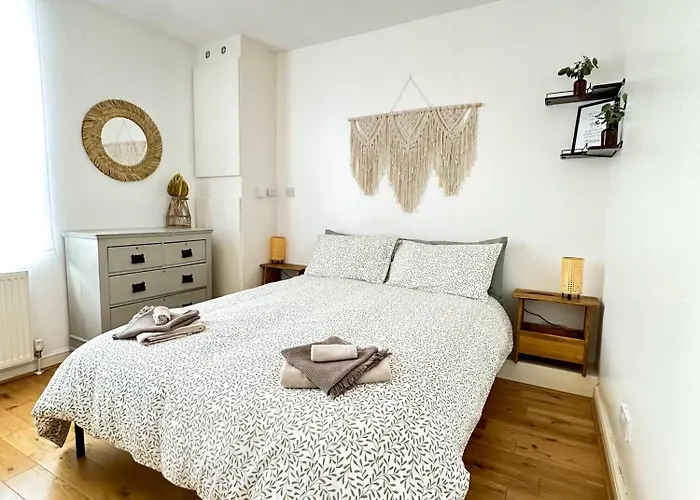 Minimalistic Apartment In Crystal Palace